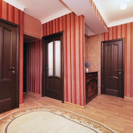 Spacious Central Apartment Almaty Esterno foto