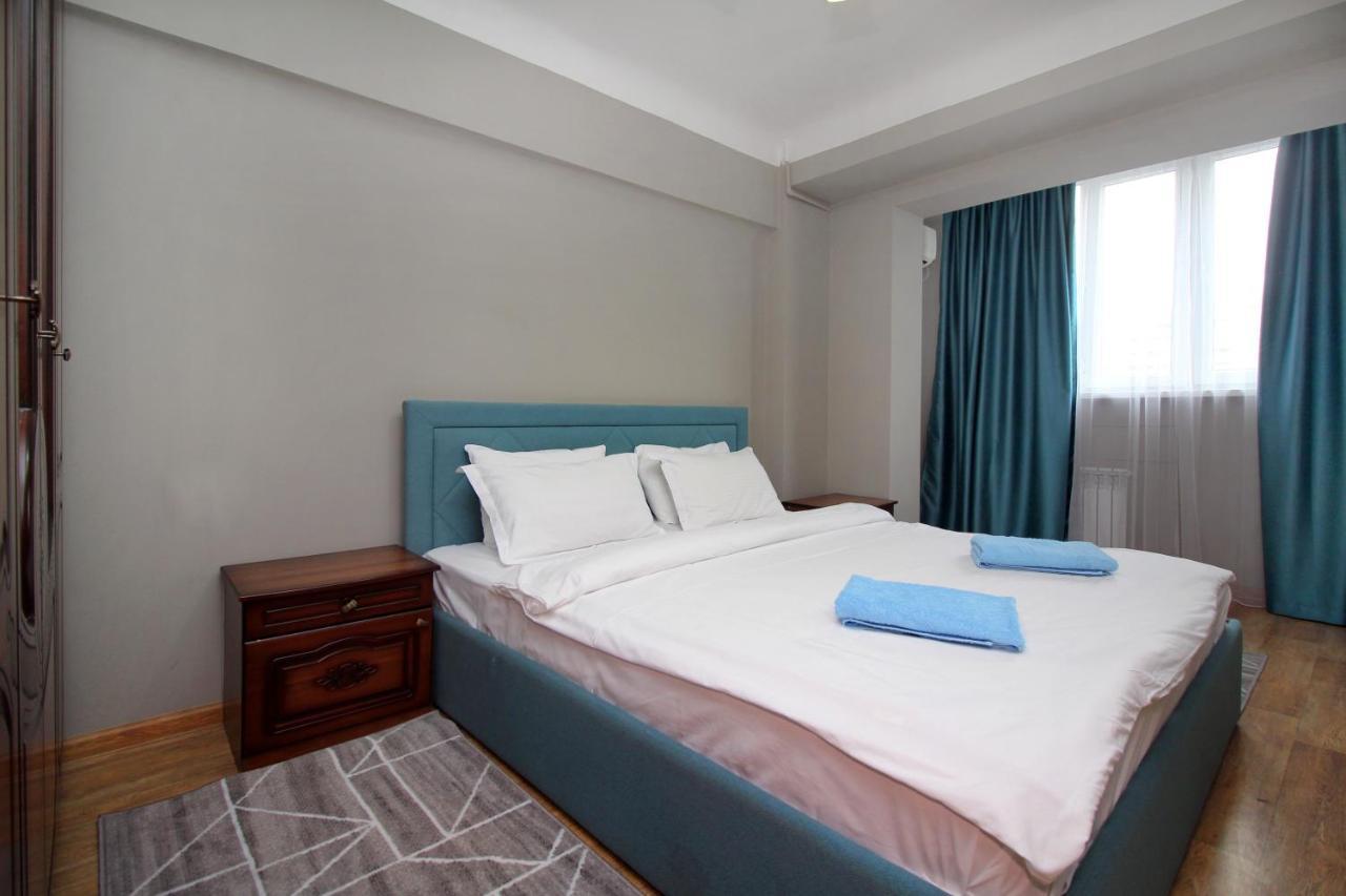 Spacious Central Apartment Almaty Esterno foto