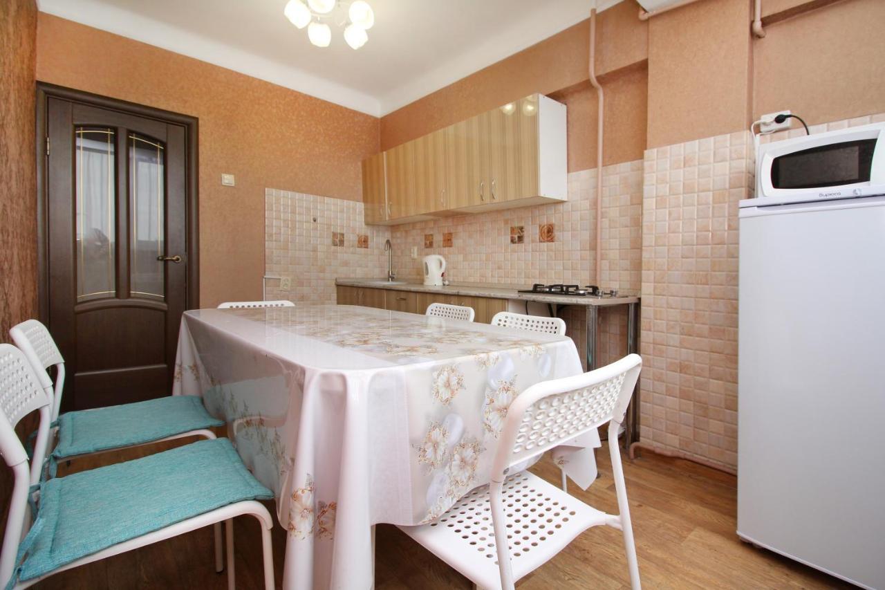 Spacious Central Apartment Almaty Esterno foto