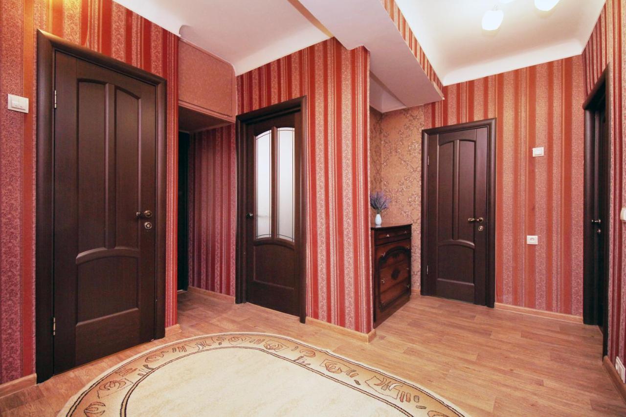 Spacious Central Apartment Almaty Esterno foto