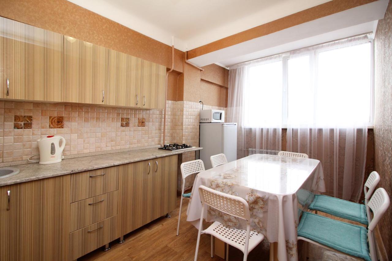 Spacious Central Apartment Almaty Esterno foto
